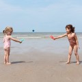 Quut. Φτυάρι-σίτα-μπαλάκι για παιχνίδι στην άμμο (κόκκινο) ΠΑΙΧΝΙΔΙΑ